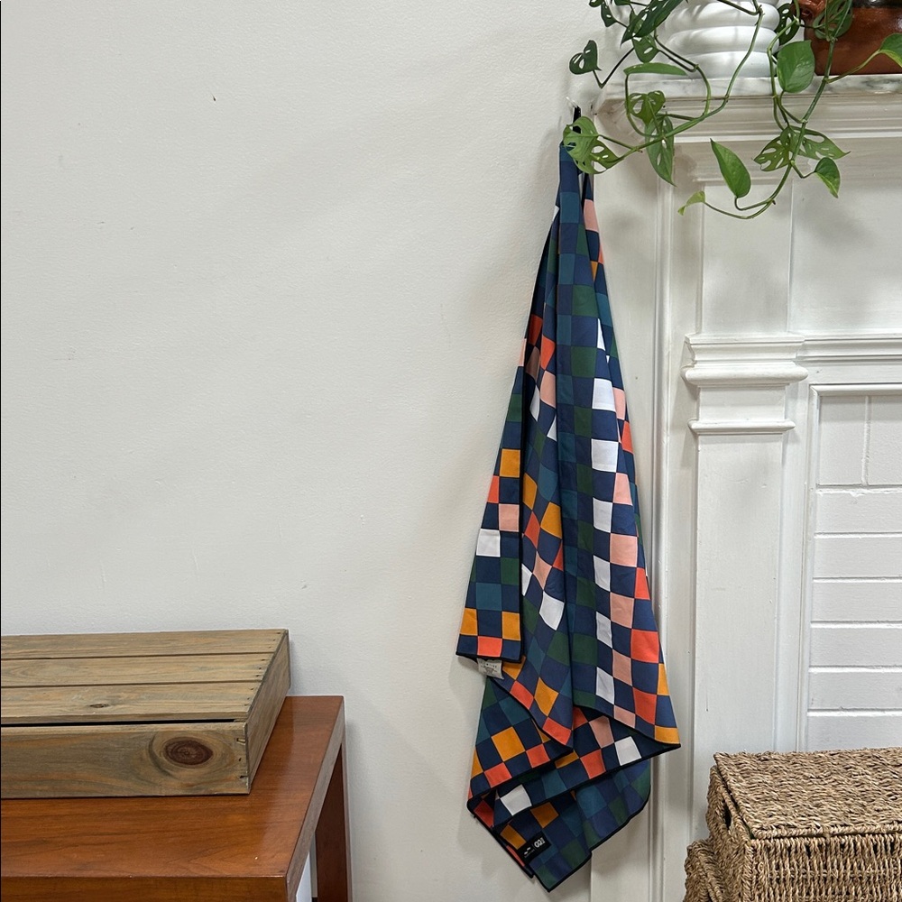 $45 Large Luxury Designer Slowtide Sundown Quick Dry Travel Towel GQ